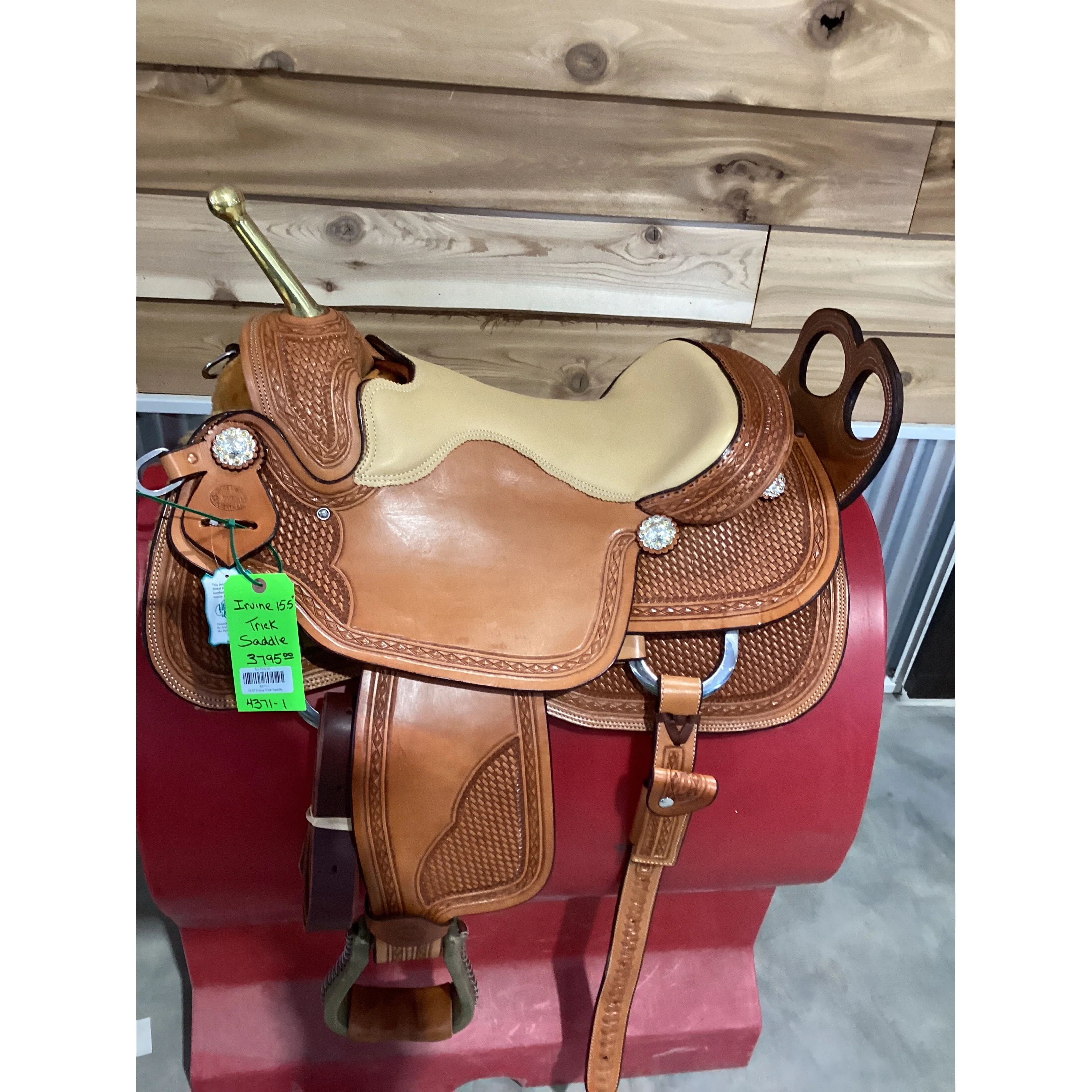 15.5" Irvine Trick Saddle - Image 2