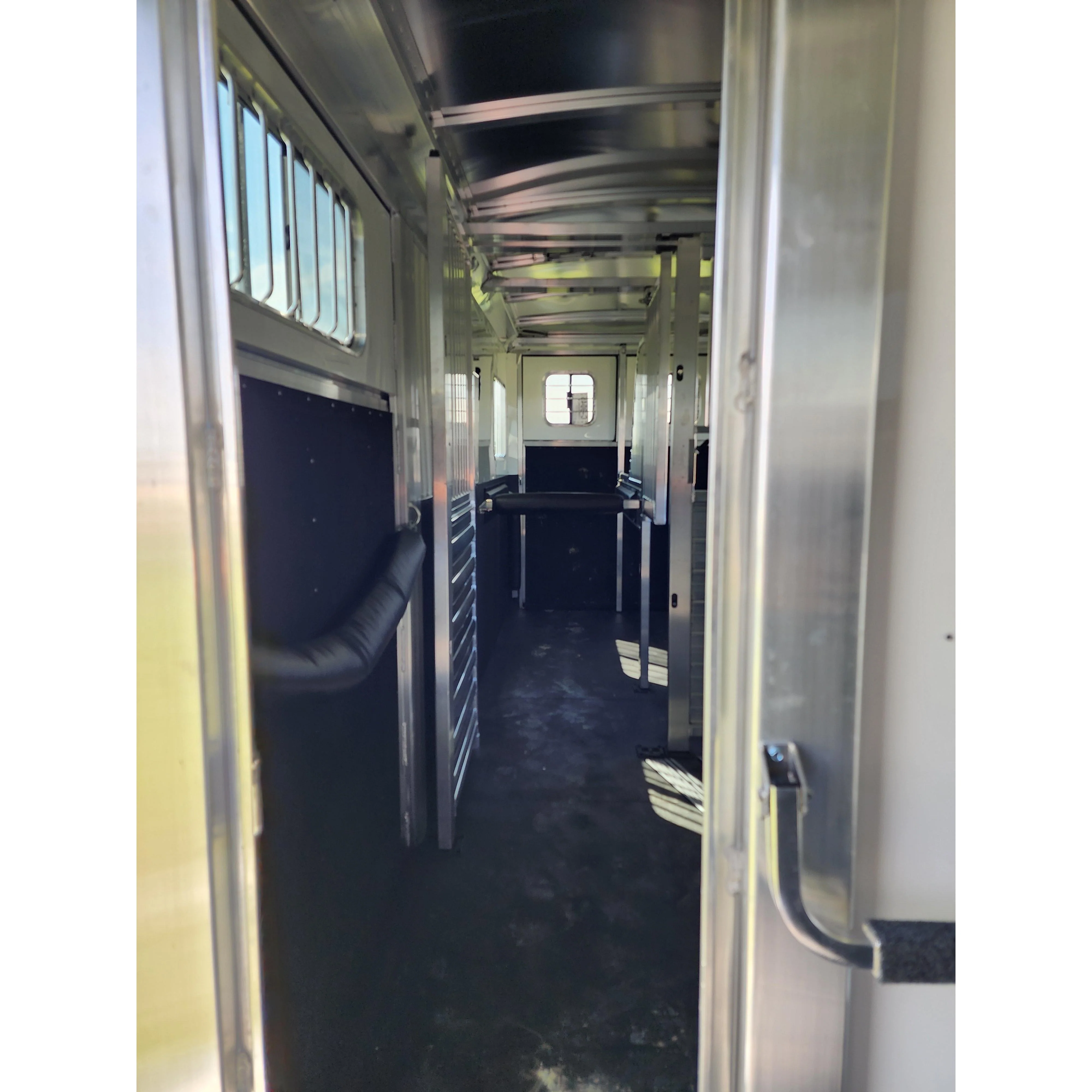 2026 4-Star 24' 2+1 Horse Trailer - Image 21