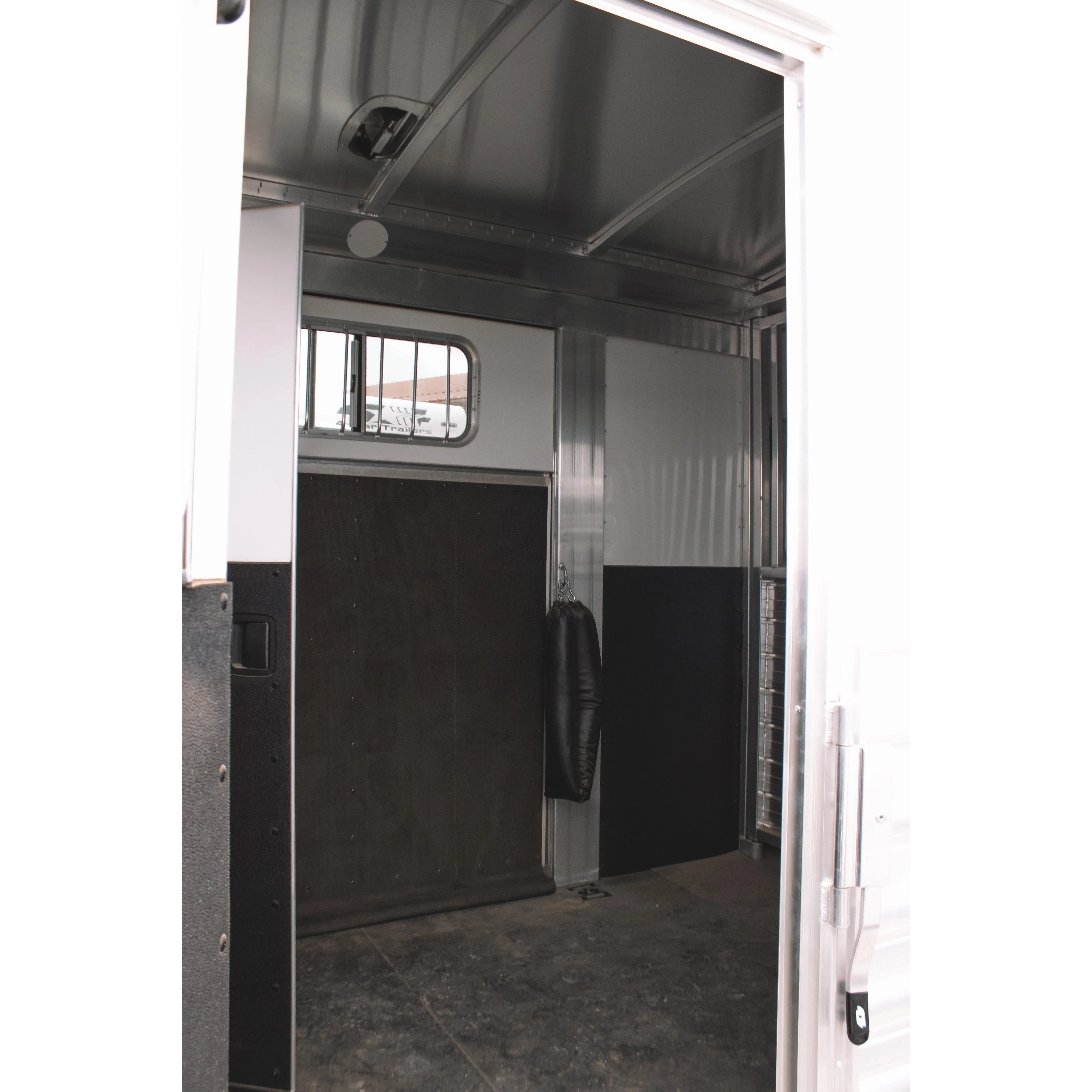 2026 4-Star 24' 2+1 Horse Trailer - Image 5
