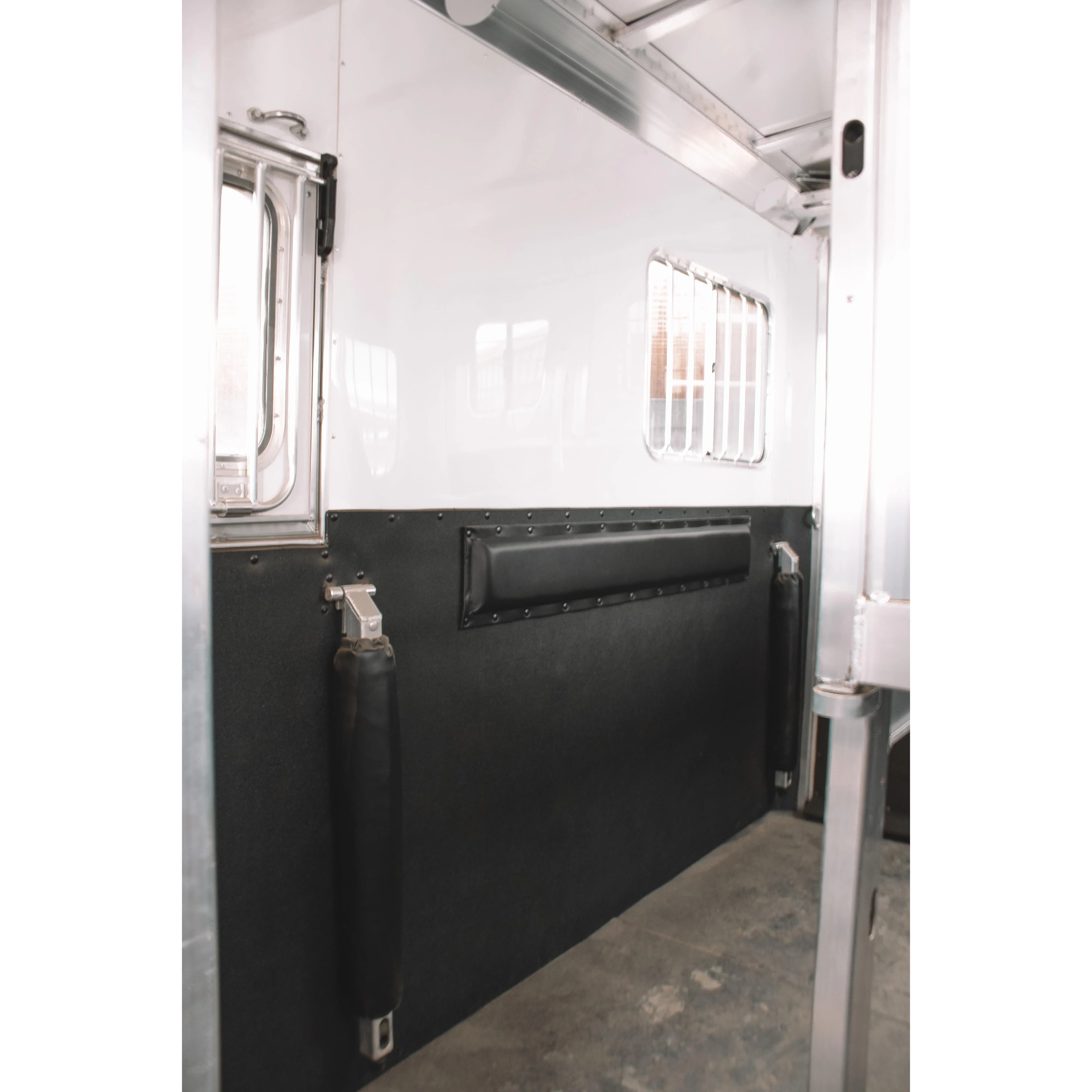 2026 4-Star 24' 2+1 Horse Trailer - Image 9