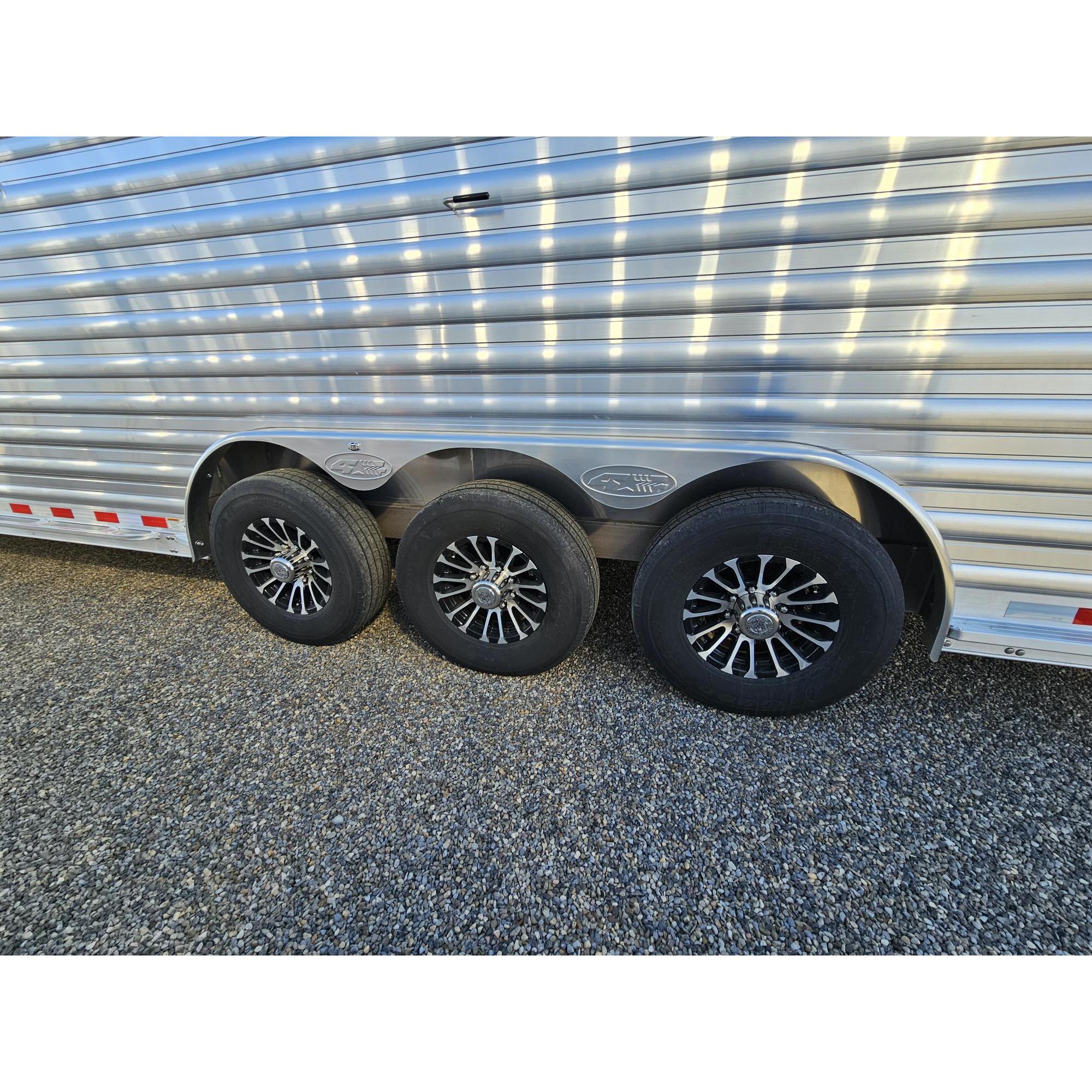 2026 4-STAR 32' Stock Trailer with Rolling Center Gate - Image 11
