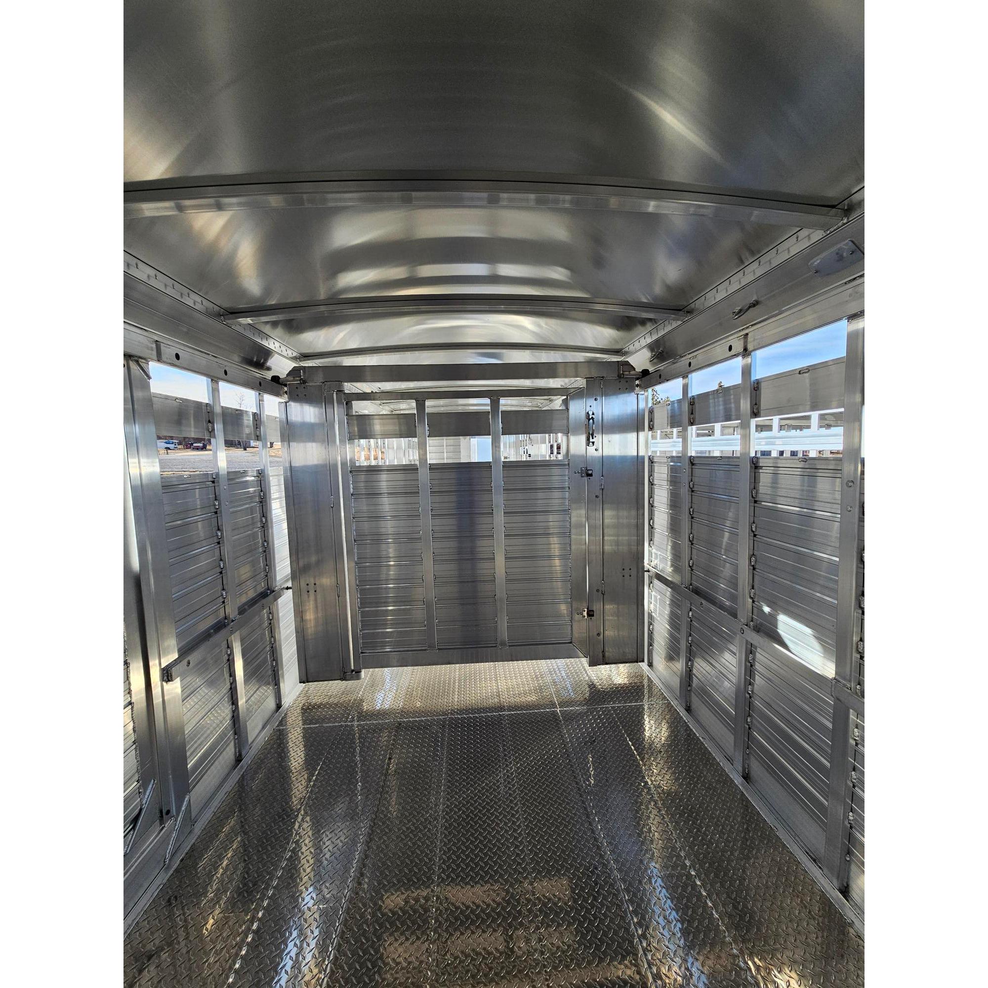 2026 4-STAR 32' Stock Trailer with Rolling Center Gate - Image 8