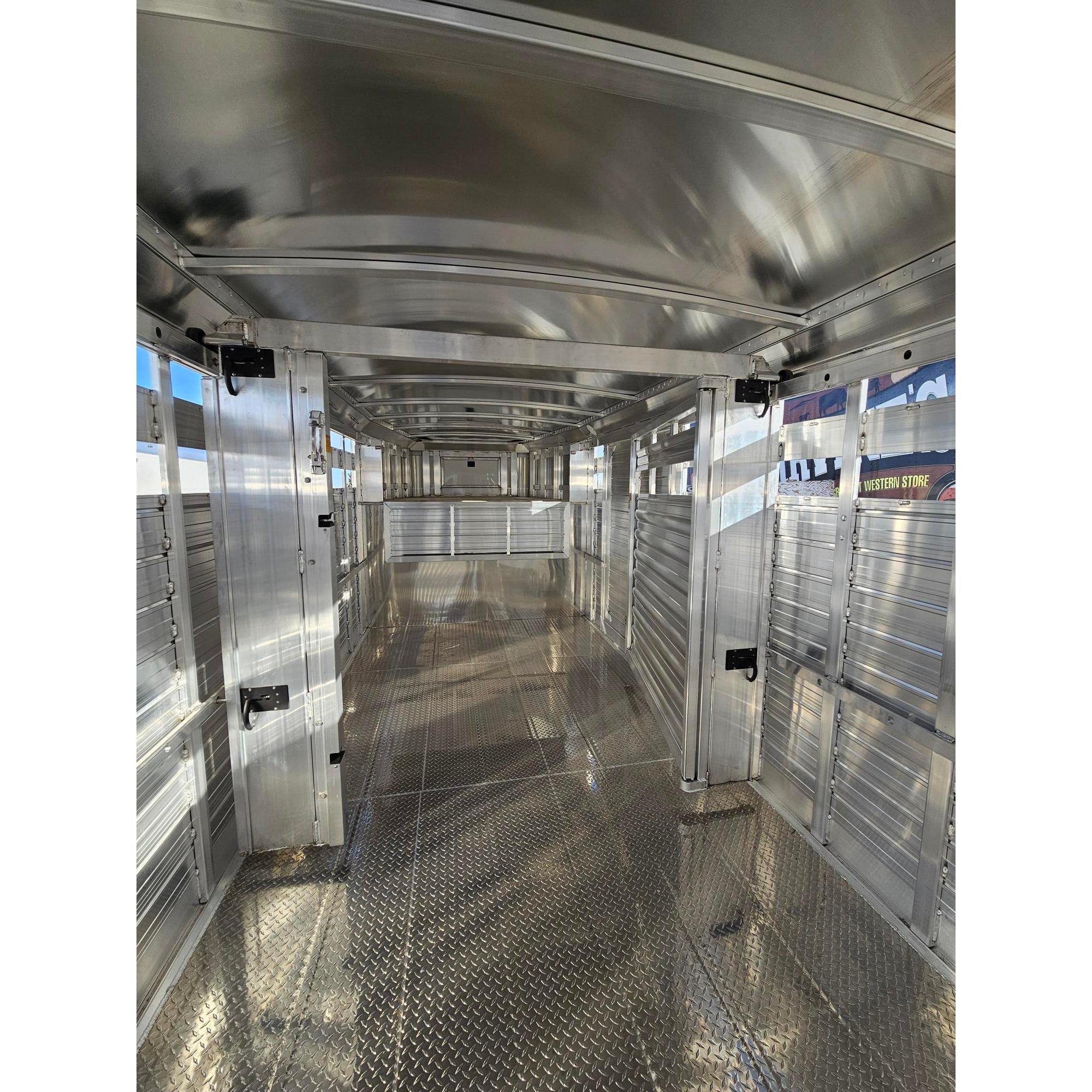 2026 4-STAR 32' Stock Trailer with Rolling Center Gate - Image 9