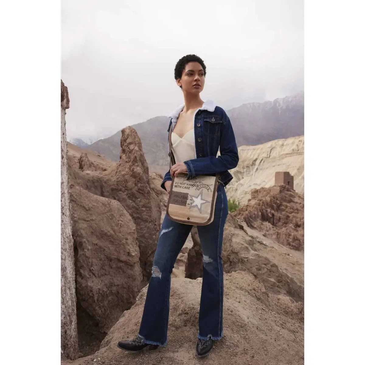 Myra Women's Vintage Adventurer Messenger Bag - Image 5